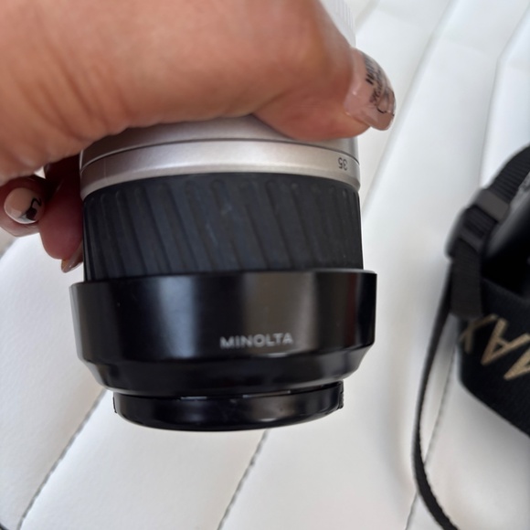 Vintage Minolta QTSI Maxxum 35 mm Film Camera with 70-210 & 35-80 AF Zoom Lens - Picture 16 of 17